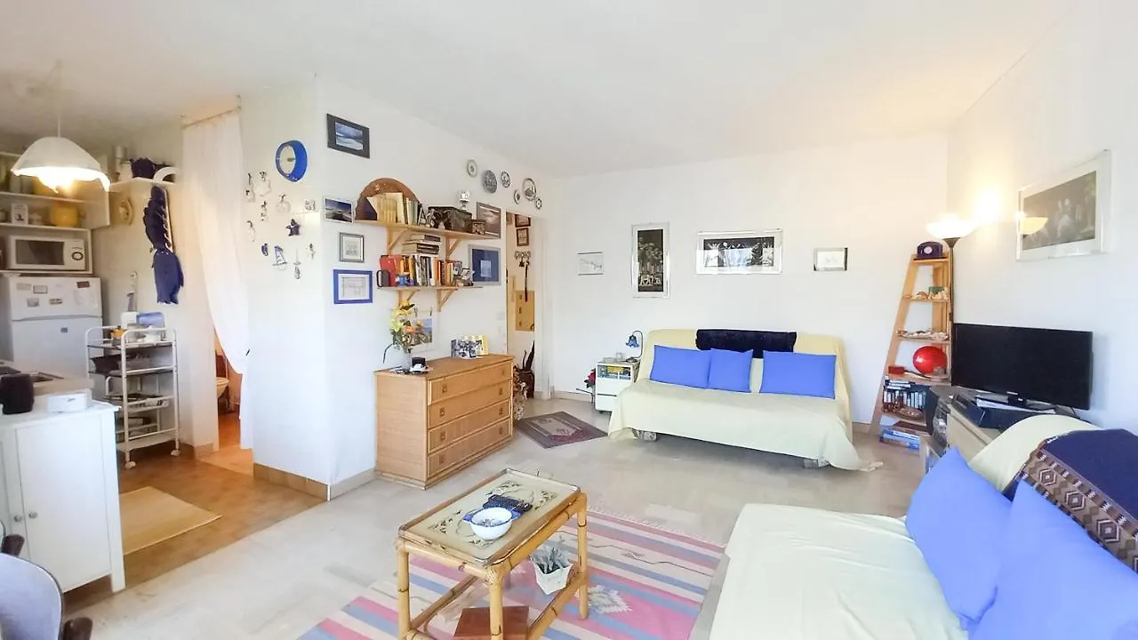 Trident D Apartment Cannes 0*,  France